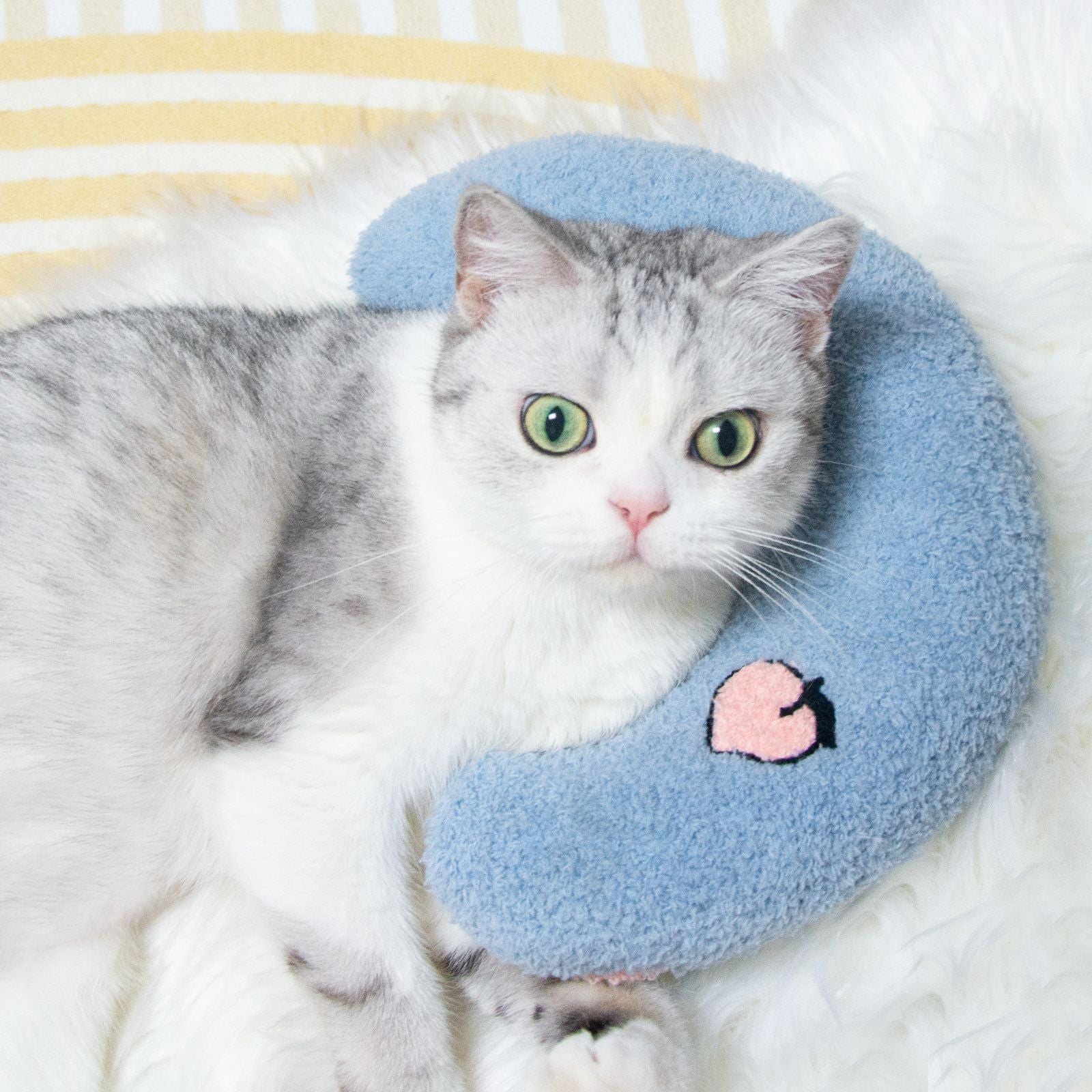 Cat Pillow, Small Pillow for Cat, Cat Blankets for Indoor, Pet Toy, Small Banana Donut Bed for Pets, Little Pillow for Cats No Heating Pad, Real Littles Fluffy Kittens Accessories for Pet Calming